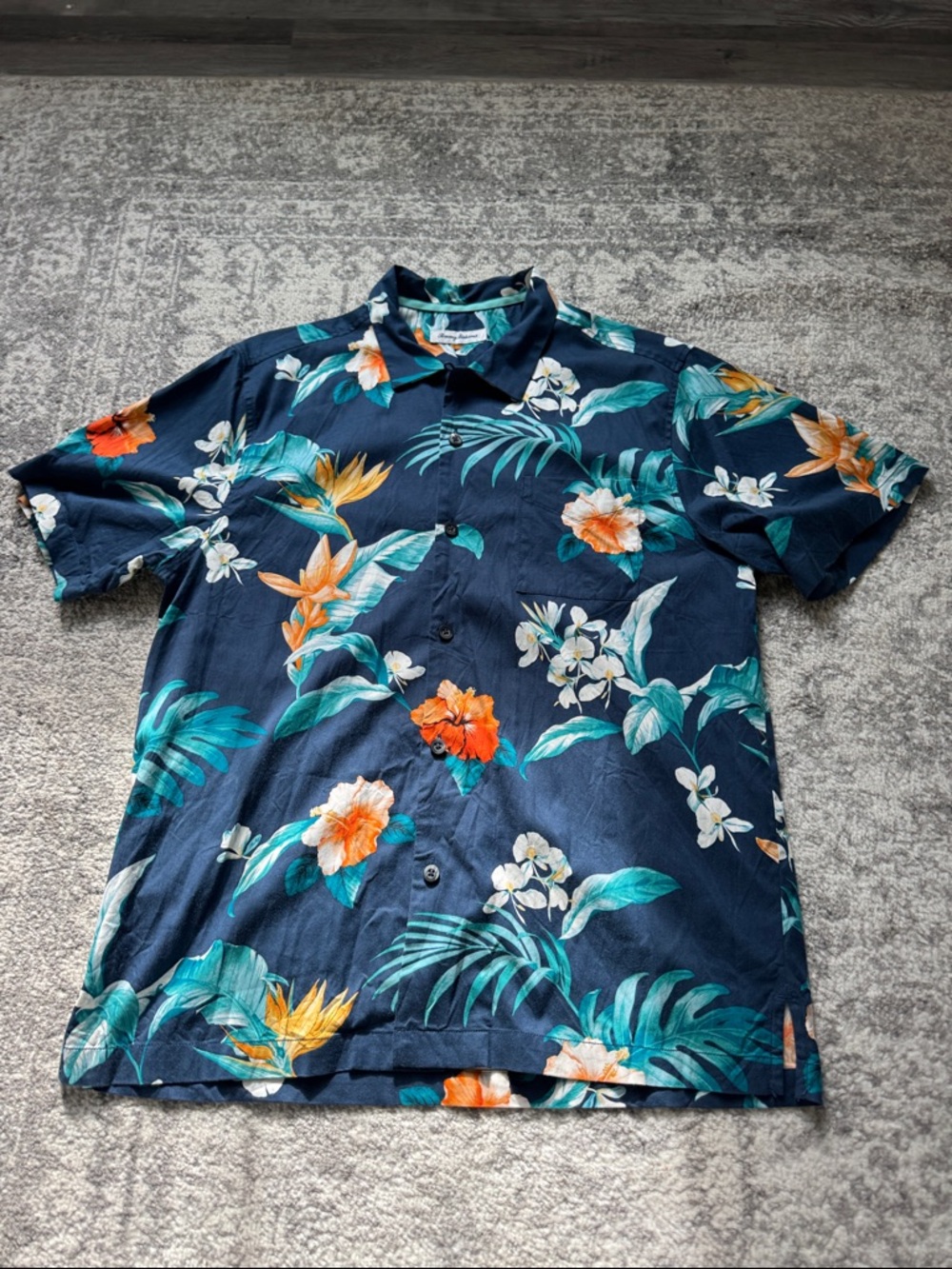 Tommy Bahama Silk Hawaiian Shirt Large Navy Floral Button Up
Frat Preppy